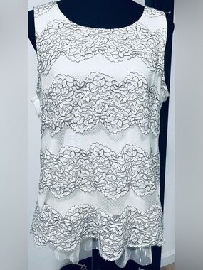 Maurices Sleeveless Lace Overlay Top White Black Floral Scalloped Hem Size large